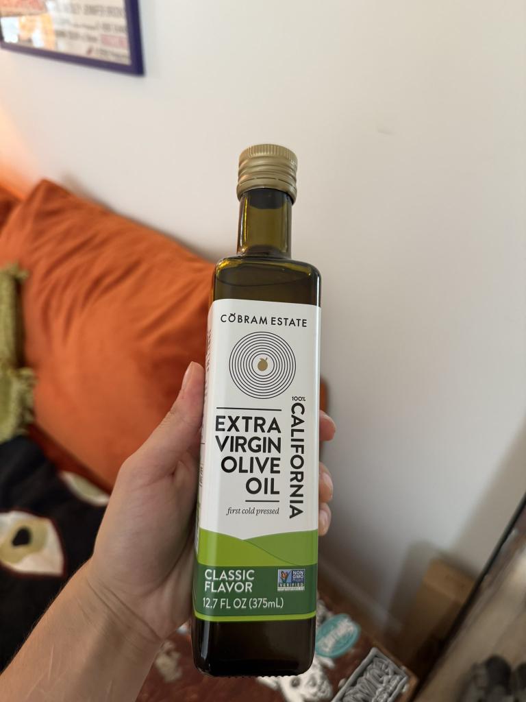 Brooklyn09931's tweet photo. Got a brand new bottle of olive oil I will be slicking my naked body with live on stream tonight 😘 Going live on 0F in 5 minutes!!!! For the next hour and a half. See you there 💋💋💋 https://t.co/kLsKHfN1zm