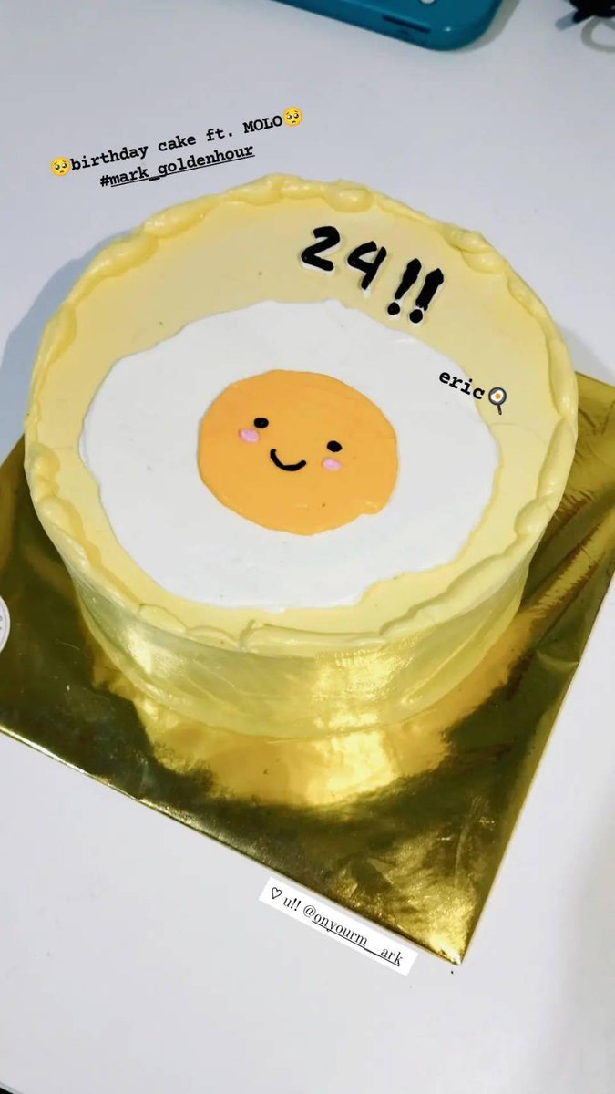 onyourm__ayer's tweet photo. its aries sznnn! my birthday cake ft. molo from year to year— from golden hour to 1999 (and we born on the same year, actually🥺)
#MARK_1999 #MARK_TheFirstfruit

2023                                               2025 https://t.co/BjjG31Ts2R