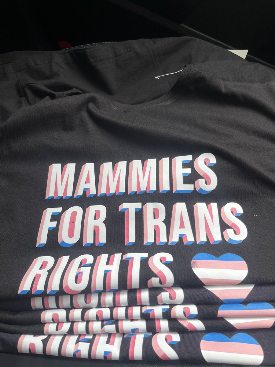 Mams4Trans's tweet photo. Hello beautiful people. We’re posting badges out to anyone who’d like one - just let us know where you’d like them sent.

If you’d like a TShirt we will email you the design.

Love &amp; friendship always wins 
#TransRightsAreHumanRights 

Design: @ellsdesign_ 
Badges: @inrainbowsirl https://t.co/P42QAuT0CL