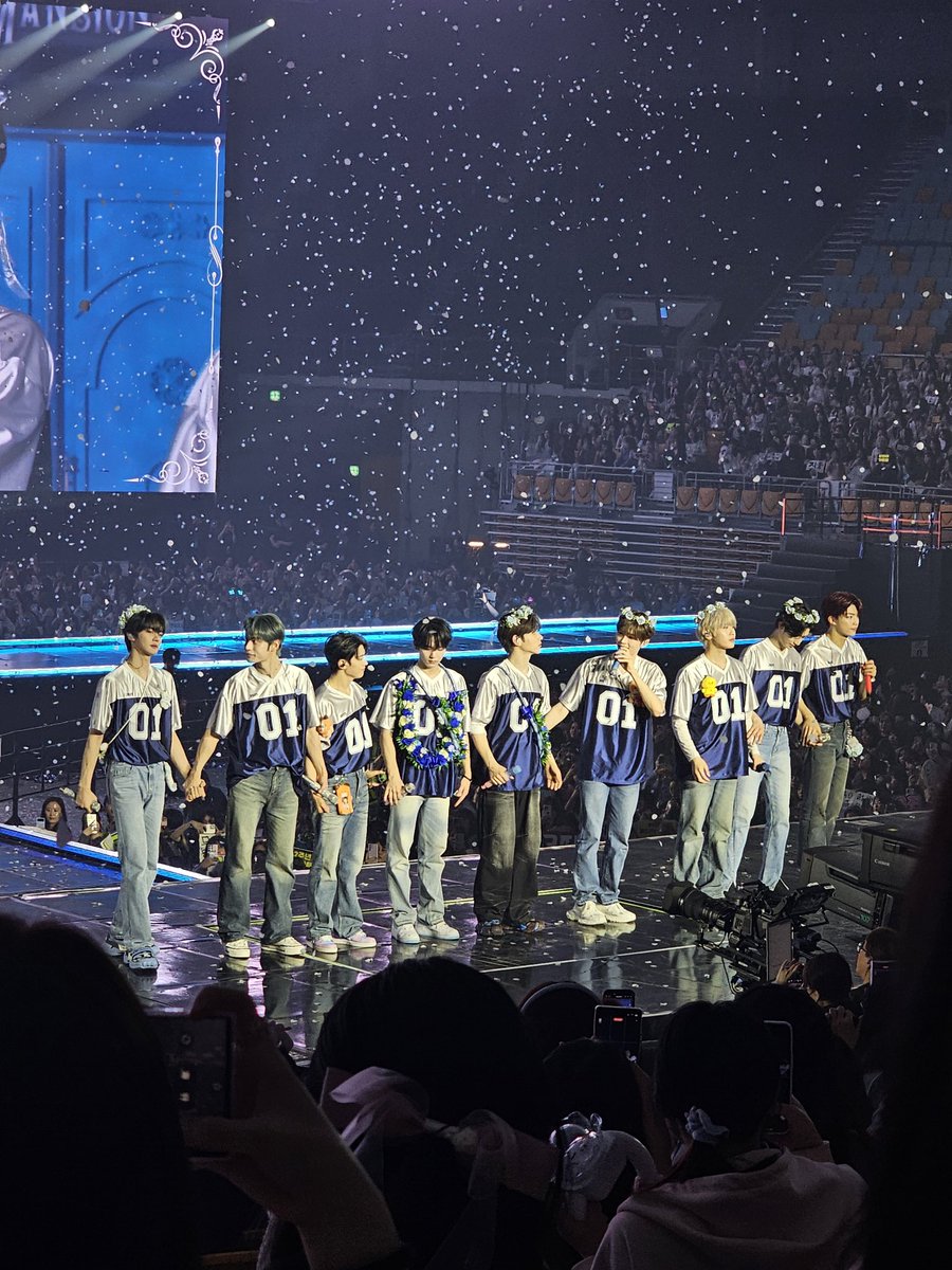 UJ_42_'s tweet photo. 울지 않는 거 그거 어떻게 하는 건데 https://t.co/WzVHXeaX3H