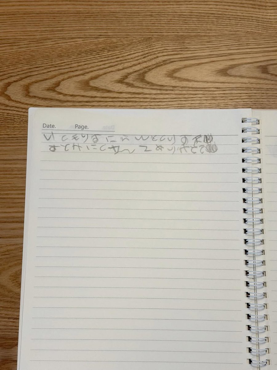 「まみいいつもしあわせにしてくれてありがとう🤍」

「まみいだいすきだよ」

もくもくと何を描いてるのかなー？と思ったら…
4歳長女からの

"幸せにしてくれてありがとう。"

の言葉。

もうね、泣く。泣くのよ。

３枚目、読めますか？