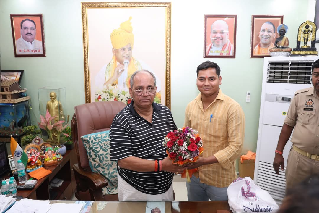 LodhiSumendra's tweet photo. पूर्व मुख्यमंत्री  एवम राज्यपाल (हिमाचल एव राजस्थान )उत्तर प्रदेश सरकार स्वर्गीय कल्याण सिंह बाबूजी के सुपुत्र एवं लोधी राजपूत कल्याण महासभा के राष्ट्रीय संरक्षक आदरणीय श्री राजवीर सिंह (राजू भैया) सांसद एटा से मिलने का सौभाग्य प्राप्त हुआ! 
@RajveersinghUP https://t.co/NDWAvY9KjC
