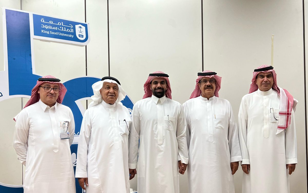 بفضل الله وتوفيقه؛ تم منحي اليوم درجة الماجستير من جامعة الملك سعود في تخصص الإعلام. 

الشكر والإمتنان لوالداي على دعمهم الدائم. 
وللمشرف: د. محمد الأحمد
ولجنة المناقشة: 
أ.د. عبدالملك الشلهوب 
د. أحمد معيدي 

نسأل الله التوفيق والسداد،،