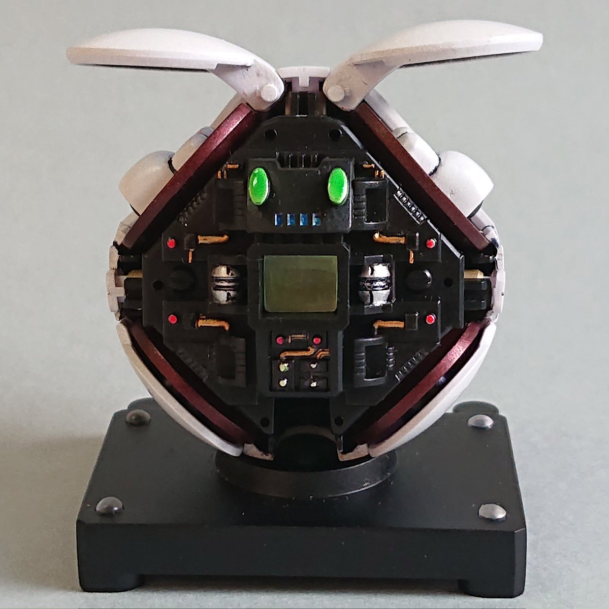 chawan83ki12's tweet photo. ハロプラ モビルハロ

目線を上下に動かしたくてハロ内部にBJ仕込みました。後はチマチマ自分好みにいじってます
さっそくやっと買えた山田化学のカタパルトで宇宙の彼方へ飛び出していってもらいました。

#ガンプラ  #ハロプラ https://t.co/yowgdtXrGa