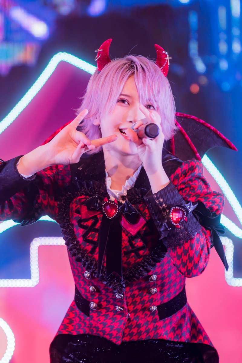 ライブ写真で振り返る 📸 #AVAM 💙東雲 青空@sora_AVAM 💚小鳥遊 あみ