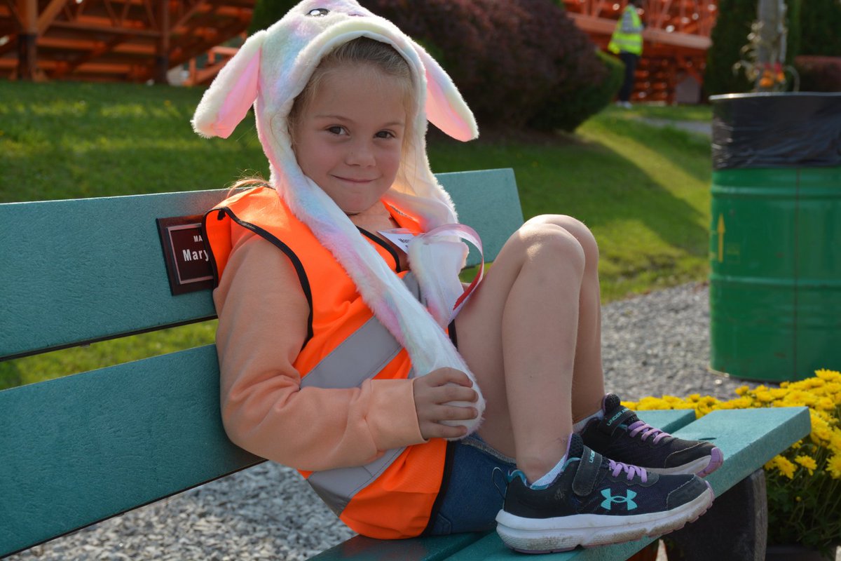 markhamfair's tweet photo. Wishing our fair family a Hoppy Easter! π°β¨ From fair fashion to our adorable 4-H rabbits, we're celebrating with a couple of our favourite bunny moments from last year's Markham Fair! #HappyEaster #MarkhamFair #4HShow https://t.co/mirjcZHSIH