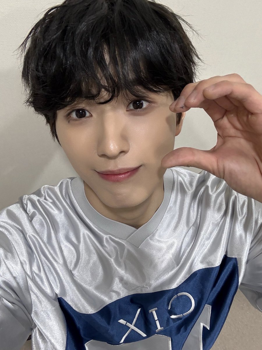 CIX_twt's tweet image. good bye ⚡️

#CIX #FIX #용희 #김용희 #ヨンヒ #yonghee #픽스들 #고마웠어요 #사랑해요