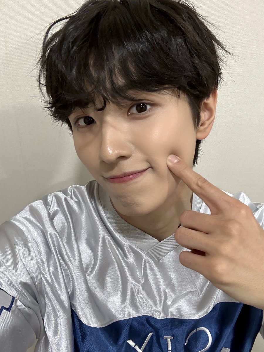 CIX_twt's tweet image. good bye ⚡️

#CIX #FIX #용희 #김용희 #ヨンヒ #yonghee #픽스들 #고마웠어요 #사랑해요