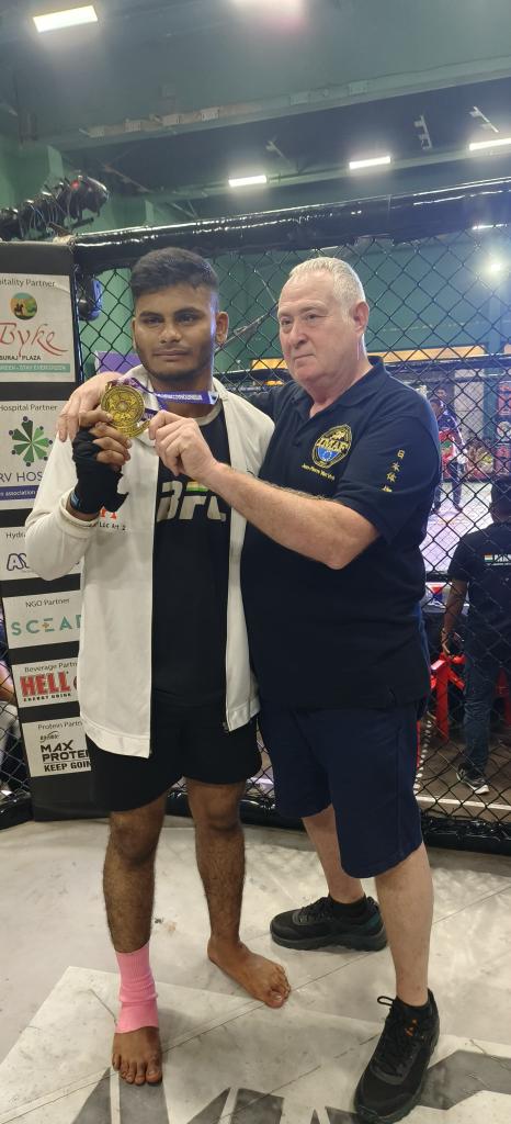 BFCLMMA's tweet photo. Nothing bro, International Best Puncture banane ka Award mila !
#PunctureWala #MMA #BFCL https://t.co/4SEy029gAD