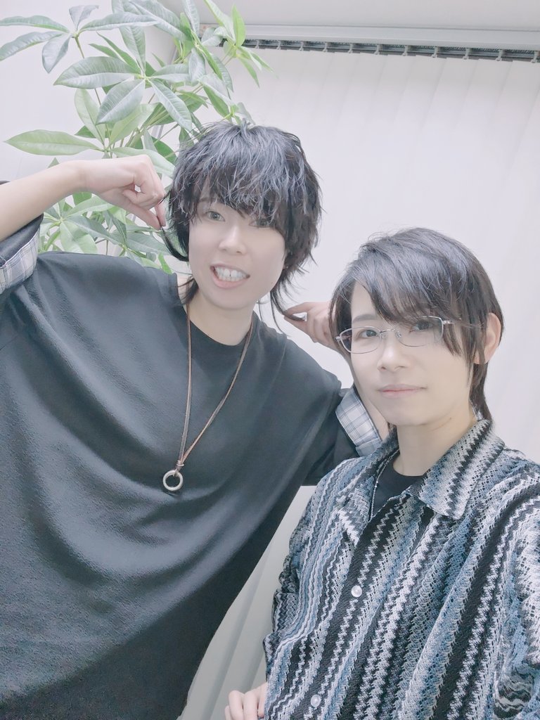 IbukiWC1013's tweet photo. 黒髪ず🍊🍃
久しぶりに会って、黒髪になってて
『どうした！！？！！！』
と言ってしまった。

@SHUN_TACHIBANA_ 

本日の出勤キャストでした！
#男装
#男装女子
#男装好きさんと繋がりたい 
#推し不在さんおいで 
#推してください
#ジェンダーレス 
#中性 https://t.co/RIAEguAVu4