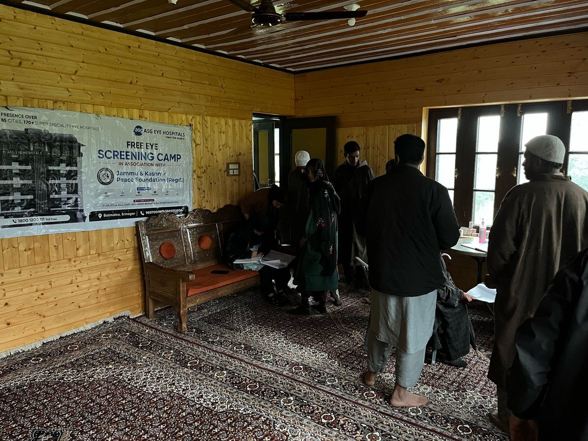 Kay_Ess_Eff21's tweet photo. A free medical camp was held at Hengikoot Tarthpora, Handwara by Kashmir Servers Foundation in collaboration with J&amp;K Peace Foundation &amp; Sunrise Hospital Kupwara, benefiting 150+ patients with free check-ups, consultations &amp; medicines. Healthcare at the doorstep! #Kashmir https://t.co/sTsh8ccG15