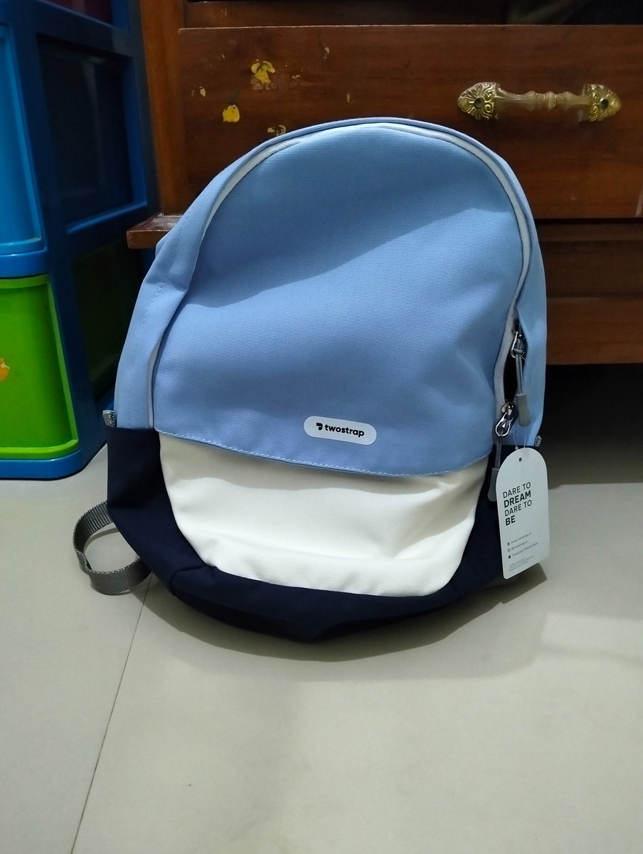 XratuY's tweet photo. @nestvielyaa Boleh kakak high heels dan tas nya🤭😆💗 jual lumayan murah aja si tas nya karna akuu salah belii.dom Palembang cintahhh🫰.

Tas:160k
High heels:99k https://t.co/lGFsZ2diTG