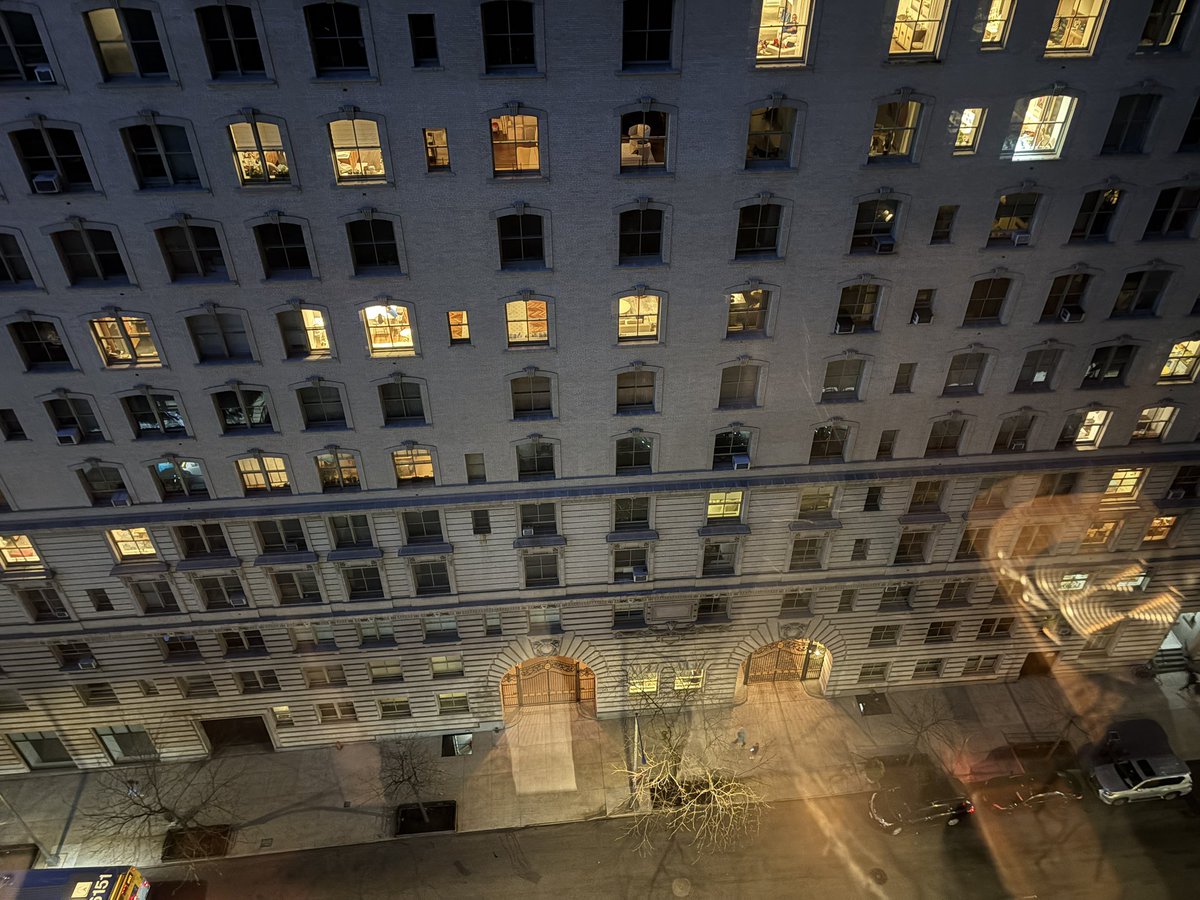 Arnaud_Talamon's tweet photo. @FannyLAllegra j’ai dîné il y a 3 jours en face de ce magnifique building que tu reconnaîtras sans doute… mais je n’y ai vu aucun meurtre :-)
La bonne nouvelle : le tournage était en cours pour la suite la semaine dernière! https://t.co/t0wScjzv15