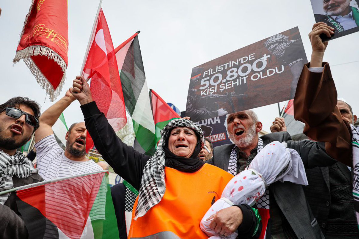 🇵🇸🕊️İnsanlığın ortak sesi olmak ve soykırıma sessiz kalmamak için Fıstıkağacı Metro İstasyonu'ndan Üsküdar Meydanı'na yürüyoruz!