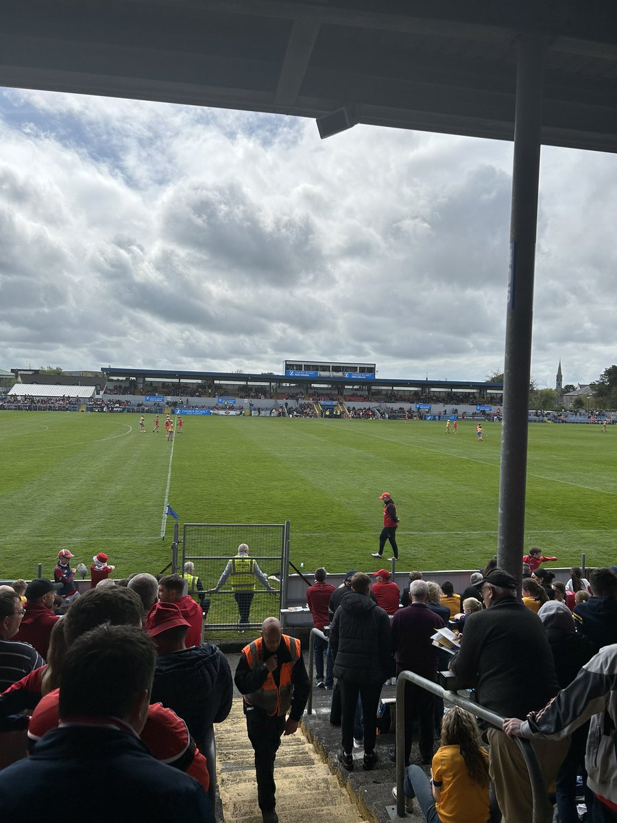 Up Cork
Can someone get a lawnmower up to Ennis asap?