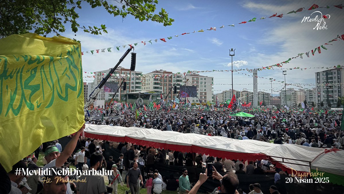 PSevdalilari's tweet photo. Programımız büyük bir heyecan ve coşkuyla devam ediyor.

📍 Diyarbakır | #MevlidiNebiDiyarbakır https://t.co/rMZYYZesv9