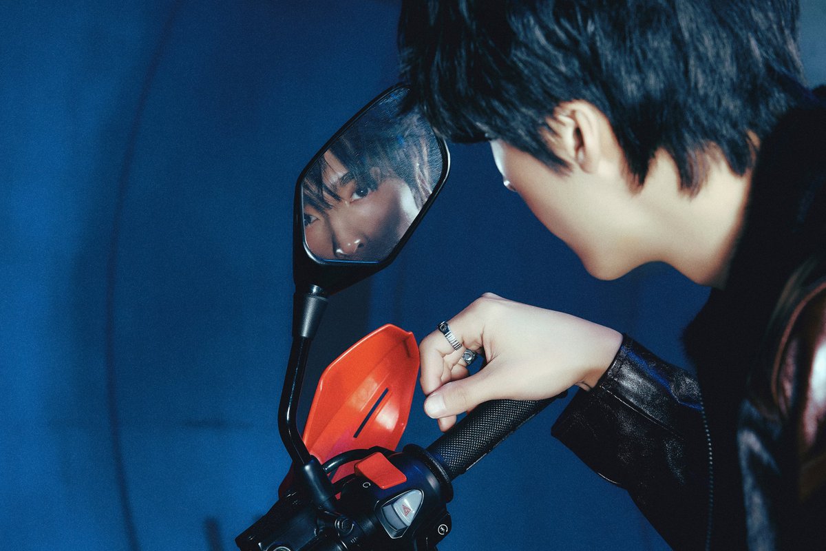 Highlight_AUent's tweet photo. HIGHLIGHT THE 6th MINI ALBUM [From Real to Surreal] CONCEPT PHOTO #3 - Surreal A ver.
2025. 04. 28. 18:00

⛓️ https://t.co/kGAC99AcYk

#From_Real_to_Surreal
#하이라이트 #HIGHLIGHT
#비스트 #BEAST
#윤두준 #YOONDUJUN
#양요섭 #YANGYOSEOP
#이기광 #LEEGIKWANG
#손동운 #SONDONGWOON https://t.co/ye2LOGGGgw