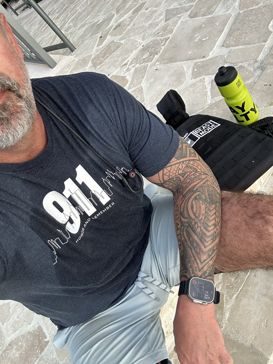 AOuvier's tweet photo. 4.09/Mile 18lbs weighted vest #SundayFunday #hardexercise #hardexerciseworks #hew #hewfitness #hewjupiter https://t.co/cSffFxbxLP
