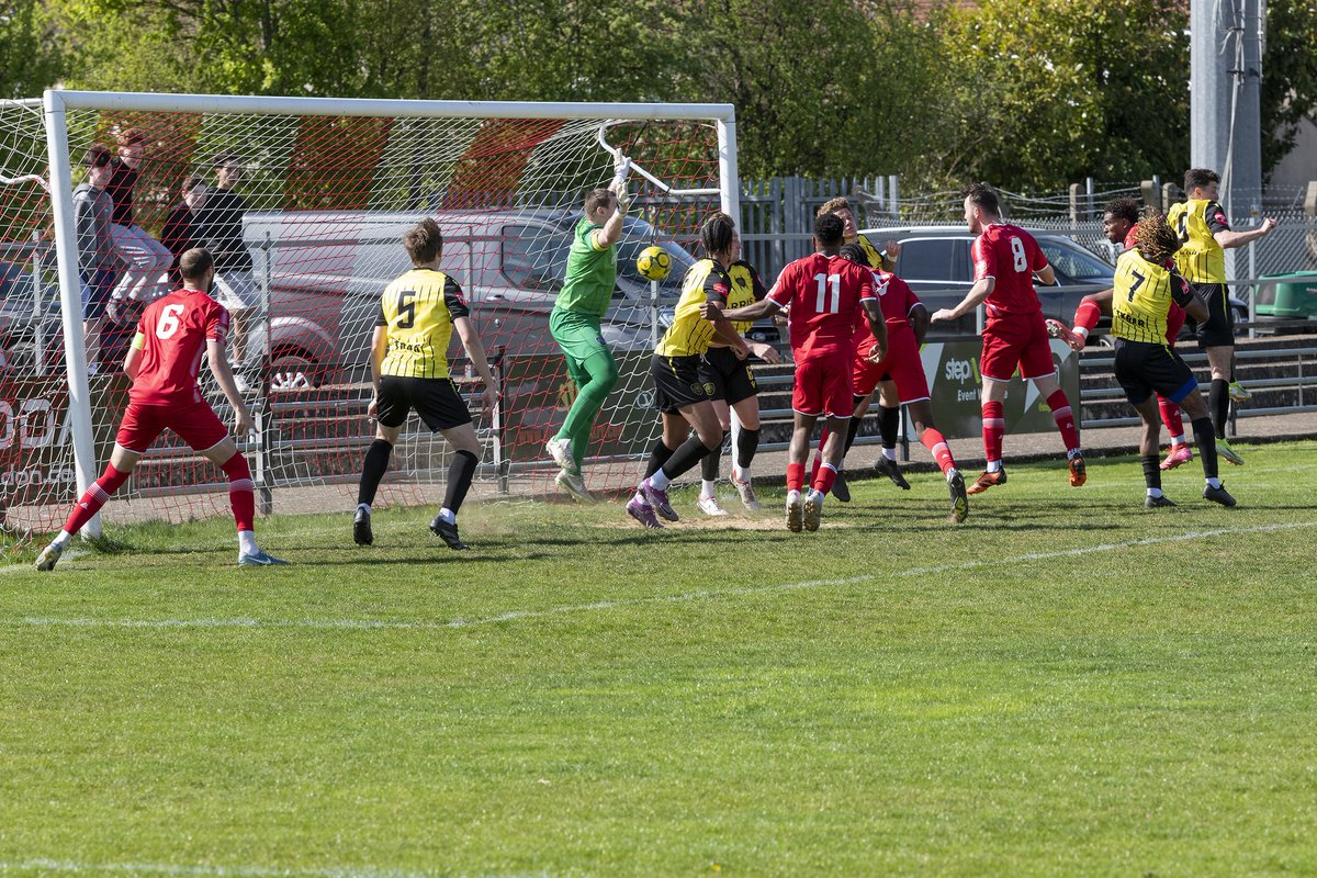 𝗠𝗮𝘁𝗰𝗵 𝗥𝗲𝗽𝗼𝗿𝘁

From yesterday's 2-2 draw with <a href="/MetPoliceFC/">Met Police FC</a> where Harry McCorkell continued his unique recent run of goals, but both sides had to settle for a point. 

👉🏻 bit.ly/4jhX6D8

✍🏻 Brian Walter 
📸 Bruce Viveash