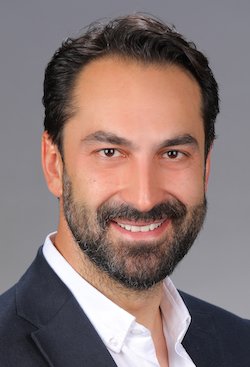 🔴 Oğlu Ak parti de hem milletvekili hem MKYK üyesi,

Babası fitne saçmaya devam ediyor.

Bülent Arınç, yolsuzluk soruşturmalarını eleştirmiş, Cumhurbaşkanımıza Zerzavatcı demiş, Büyük Turp tanımını da Fahrettin Altun yaptı demiş.

Adam da ne yara varmış be, bitmek bilmiyor..