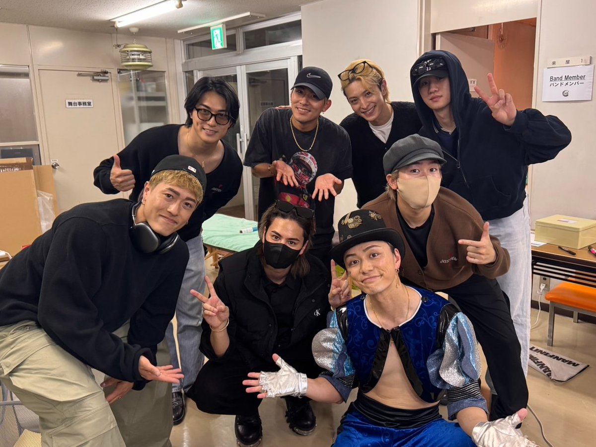 ballistik_fext's tweet photo. 👑 #日髙竜太 主役 👑
サムライ・ロック・オーケストラ
『MUSCLE CIRCUS マッスルサーカス おもちゃの大冒険』

無事に初日を終えることができました！
足を運んでくださった皆様ありがとうございます🙇🏻

@generationsfext #中務裕太 さん
@fantastics_fext #木村慧人 さん
ありがとうございました✨

@SamuraiRock_PR #サムライロックオーケストラ
#RYUTA #BALLISTIKBOYZ