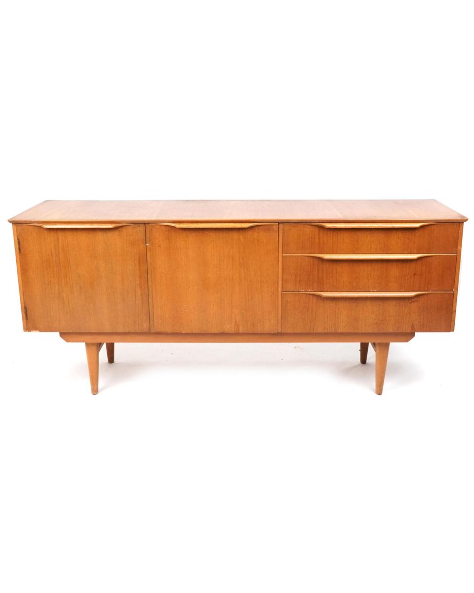 eastbourneauct's tweet image. Experience the thrill of the bid at our 22nd April Antiques, Collectables, and Jewellery Auction!

Lot No 2018 is a Mid 20th century teak sideboard with drawers and cupboards.

Register to Bid here: tinyurl.com/h3fdw6f9

#eastbourneauctions #functionaldesign #vintageinterior