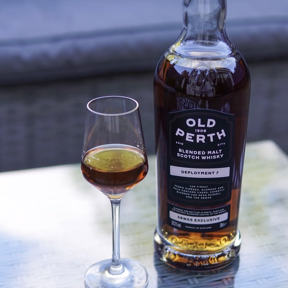 Qantima_Group's tweet photo. Old Perth whisky 🥃 es un escocés con mucha historia. La destilería Morrison era la propietaria de J WALKER en la actualidad siguen elaborando mezclas para la marca de #Diageo
Por ello está considerado uno de los mejores #scotch de #Escocia
Descubre más en https://t.co/a3lsVtfho1 https://t.co/GQnAUOYDID