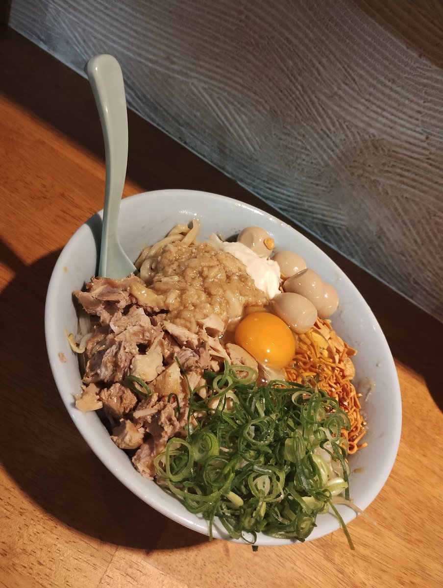 AI198306's tweet photo. ほんこちからの打からのま。
皆とラ食べそこねたので独り。
ライブは控えめに言って最高！！！
#THEARSENE
#南風とクジラ
#騒音寺 https://t.co/60gQ3xY3Up