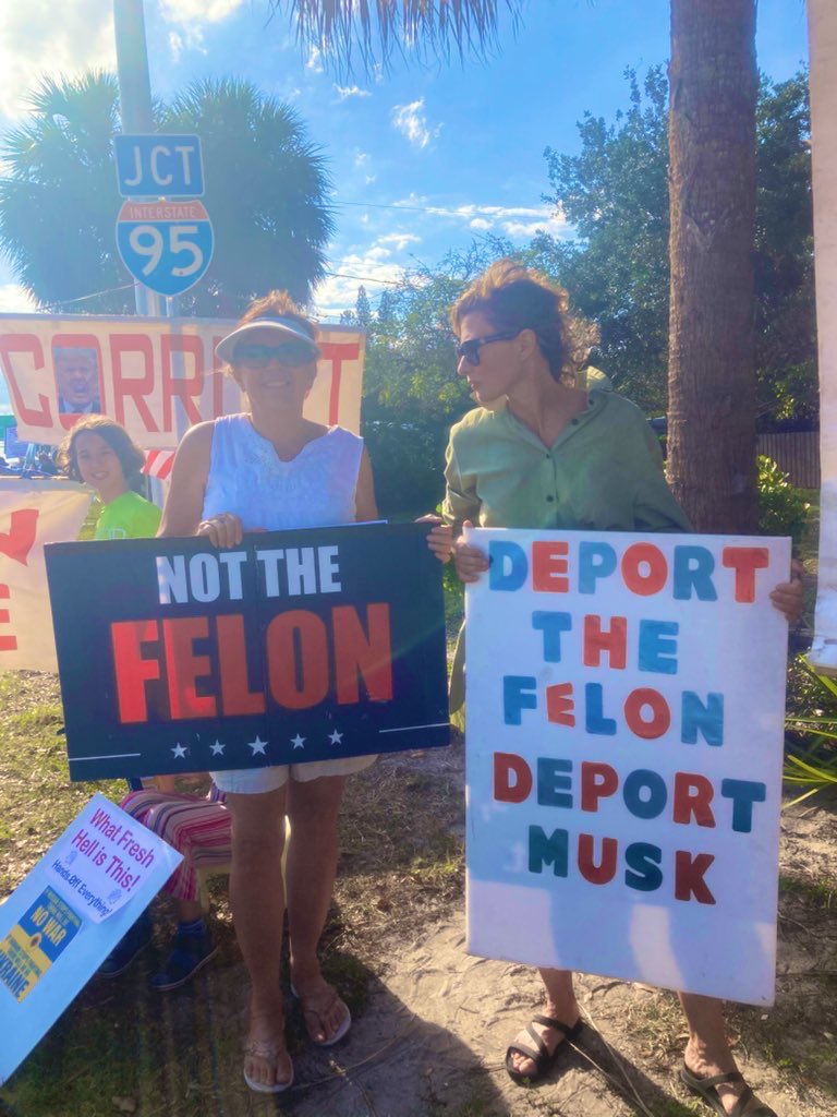 ButtersKatz's tweet photo. Good morning Nat good to see you, I’m more over at the other place now but I come to visit my friends here. Things are not good. Whole thin this recvd. 2 alerts Re:SS for Sr.’s , #OrangeTurd really needs to be stopped. #Protest 50501 #PopUpProtest👍🏾💯‼️💯 every Friday & Sunday I’m out there!