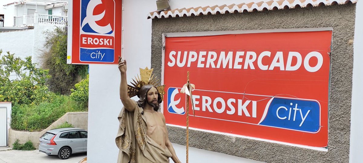 #BonDia, #Tuiterlanders!!!
El supermercado recomendado por el #Cristo Resucitado de #Competa, es el <a href="/EROSKI/">EROSKI</a> de la Rampa...
😜😜😜
Cosas de la cornisa de la #CostaDelSol!!!
😅😅😅
#Axarquia
#DomingoDeResurreccion
#PascuaDeResurrección