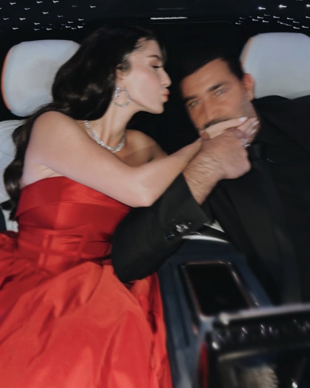 aslifc44's tweet photo. FUCK ROMEO AND JULIET I WANT WHAT THEY HAVE https://t.co/Xvq8IiDnYX