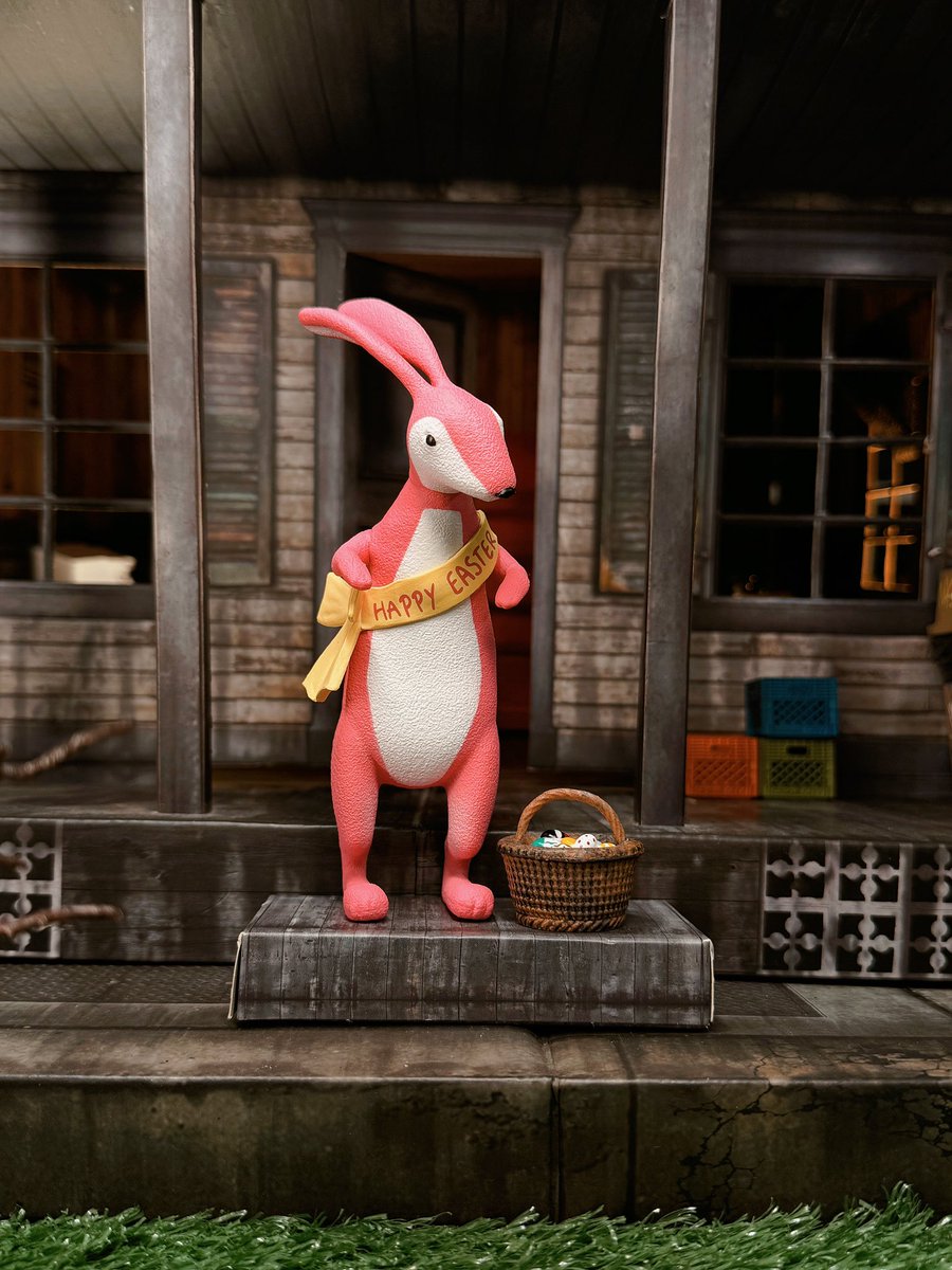tonysrus's tweet photo. “Straight outta Holiday Town!
The Easter Bunny makes a surprise visit—captured perfectly in this detailed figure by Diamond Select Toys. From his brief (but unforgettable) appearance in The Nightmare Before Christmasl @CollectDST @zachoat https://t.co/880k9Hp80l