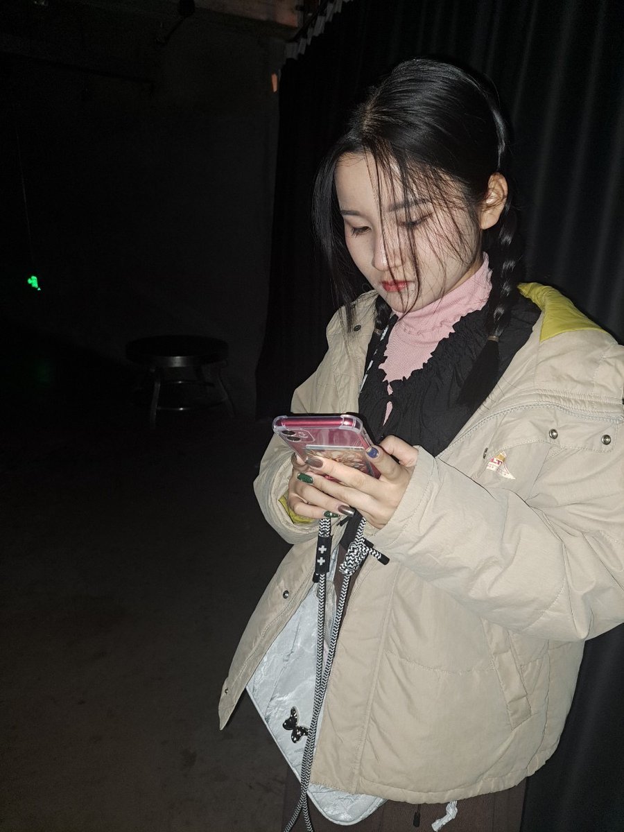 【団員紹介⑪】
ソプラノからアルトまで美しく歌いこなしてしまう広ーい音域の持ち主！アルトのパートリーダーとして団を支えてくれています。海外留学するなど、グローバルな一面も🌎
あだ名:なまた
学部:京都教育大学教育学部美術領域
出身:京都府
パート:アルト