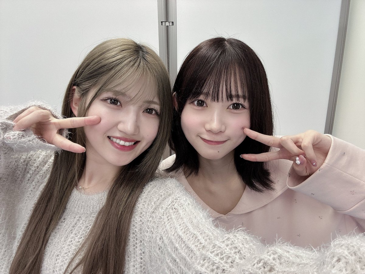yuirii_murayama's tweet photo. 現地で握手することが
1番だと思ってたけど、
ファンの方の仕事場や出先とか
特に海外のファンの方と
気軽に会えるオンラインお話し会は
また違う良さがあって
とてもとても好きでした！
本当に本当にありがとう。 https://t.co/pQNz2y2q8P