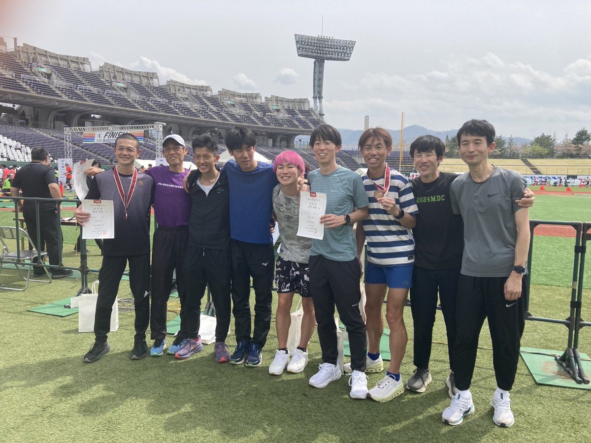 1439_44's tweet photo. 長野マラソン
2時間27分04秒
またまた撃沈して、もうしばらくマラソンはいいかなーてぐらい辛った。また走っちゃうんだろうけど。泥臭くコツコツやるのが大事だなーと改めて感じた凸凹したこの4ヶ月間の練習の日々。
来年またチャレンジできるように、まずは来週の市町村対抗駅伝！ https://t.co/uODCXuL8wl