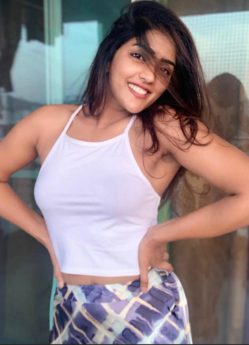 You_We_12's tweet photo. Belated A very Happy Birthday to the heart of 3 Roses @YoursEesha Darling 🎉🎉🎉🍫🍫🍫🤎🤎🤎🎉🎉🎉🍫🍫🍫🤎🤎

#HBDEeshaRebba 
#EeshaRebba #Eesha #Rebba #GoodBadUgly https://t.co/9mGXMdErzu