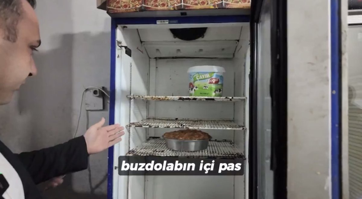 nocontextkilis's tweet photo. Kilis'te yabancı (?) bir 'insan?'ın dönercisi (!) https://t.co/kBUvKynz3s