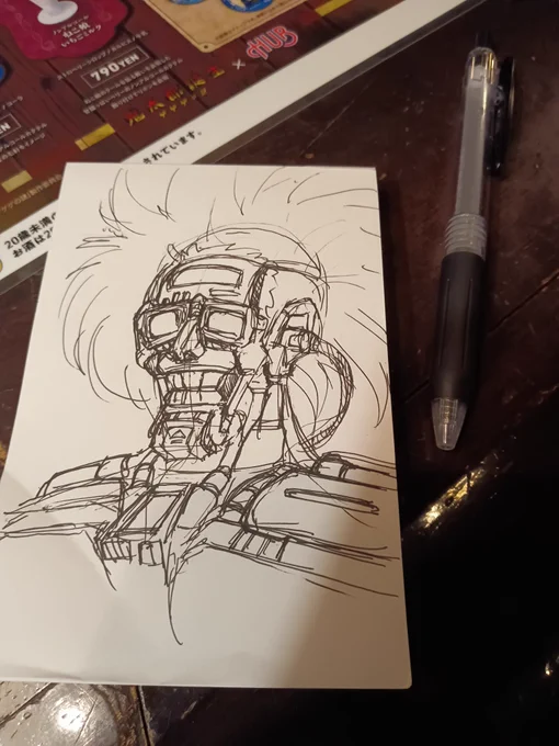 コスプレの衣装用に描いて設計を練ってた スポンジボードを手に入れてから工作の幅が広がった これ(イラストの画像)を作ってみたいんだ 髪の毛は無理だろうけど、それ以外なら作れるだろ? スポンジボード,石粉粘土,チューブを用意すれば