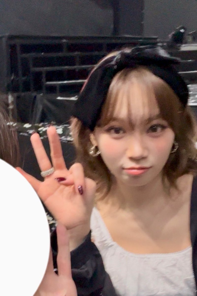 chaewon (@chaewoniqs) on Twitter photo 