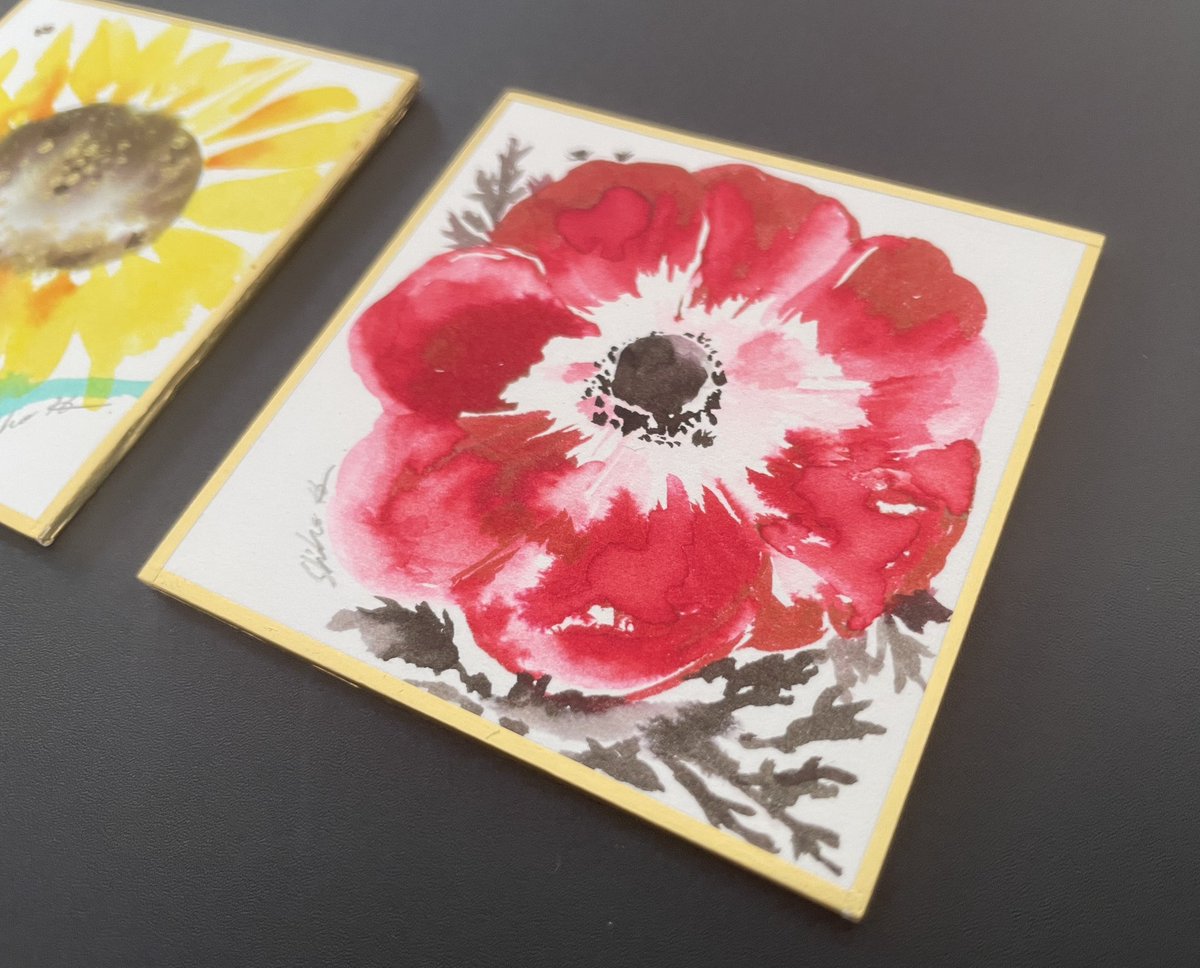 sugarlly_08619's tweet photo. 花藤が参加しているユニット【tore.molo】の作品を先日追納させて頂きました。
ご紹介頂いている作品は、インクを使った紙を手作業で切り抜き、重ねて立体的にしたものです。
星の集まりをイメージした青い花と、
ヒマワリとアネモネにはとても小さい蝶が隠れています。

#ごーなな展 https://t.co/54QJ0w9D74