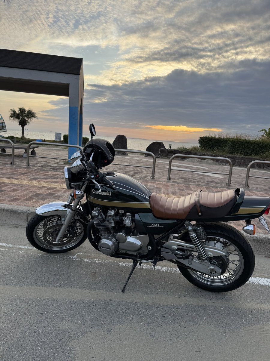 alcoholtyuu's tweet photo. バイク日和でした♪

#ゼファー750RS https://t.co/oTiwPiXTp3