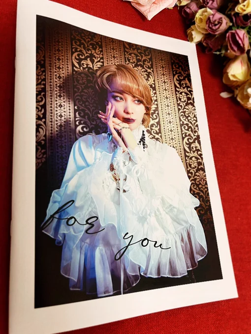 SAKUさん( )に撮影・制作していただいた写真集"Die for you"の通販を開始いたしました 2人の少年の美しく閉じた物語をお楽しみいただけますと幸いです