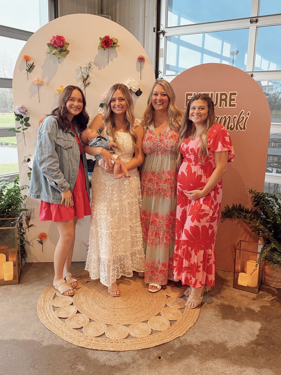 JillWagner1's tweet photo. Future Mrs Hamski https://t.co/ZZZt7nz23h