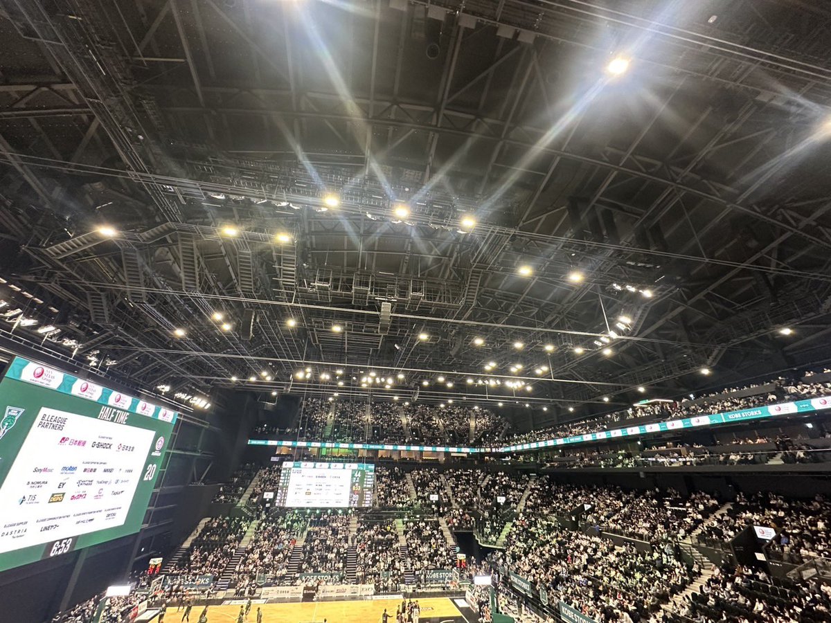 神戸でB2の試合に１万人。凄いな。