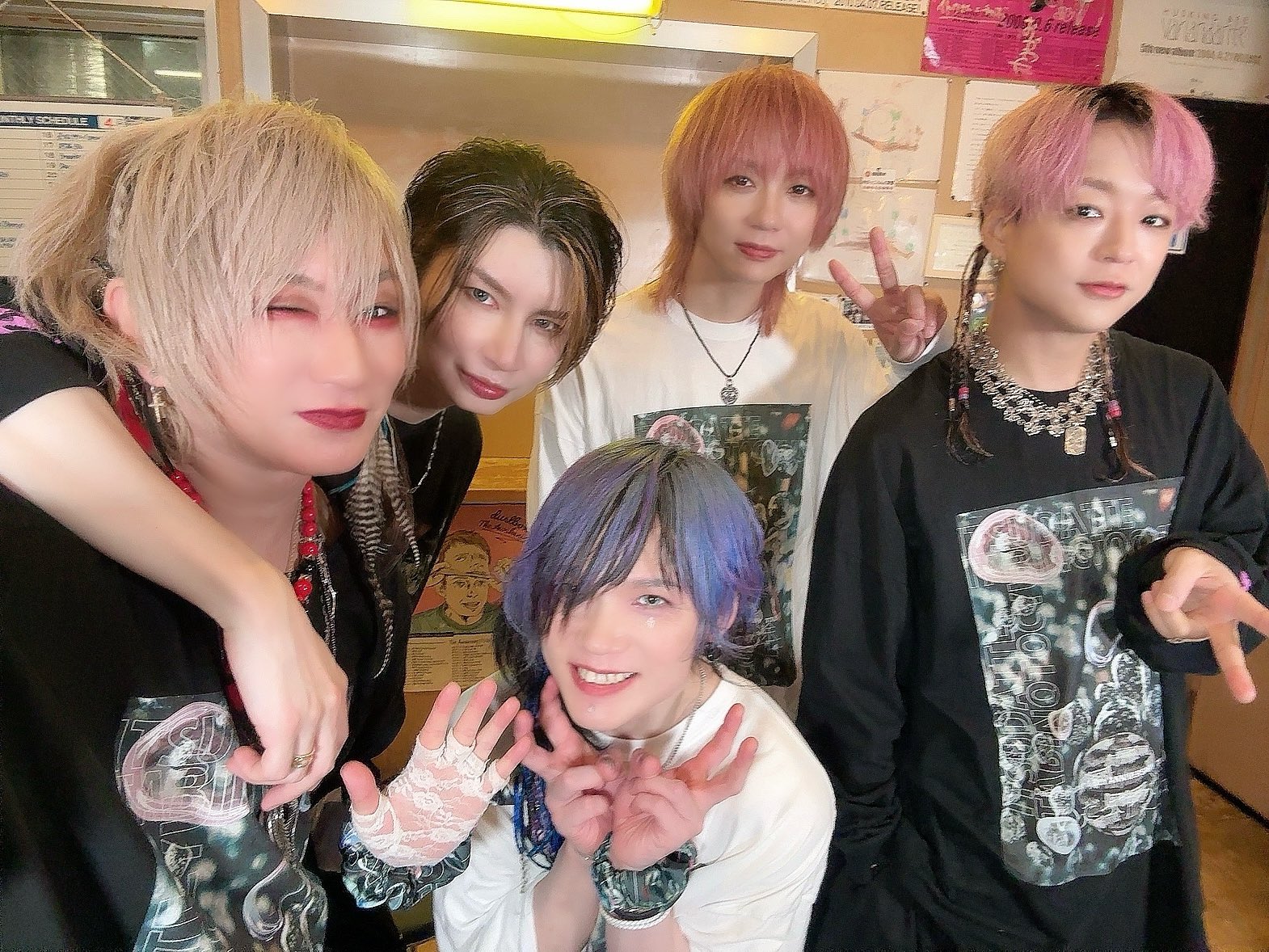 V系 アルテマ 集合 チェキ DaizyStripper 夕霧 - ミュージシャン