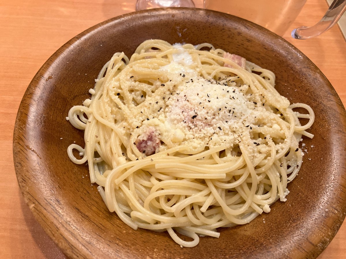 お仕事終わりの1人サイゼです。
日曜日の池袋のお店どこも混みまくり🥲