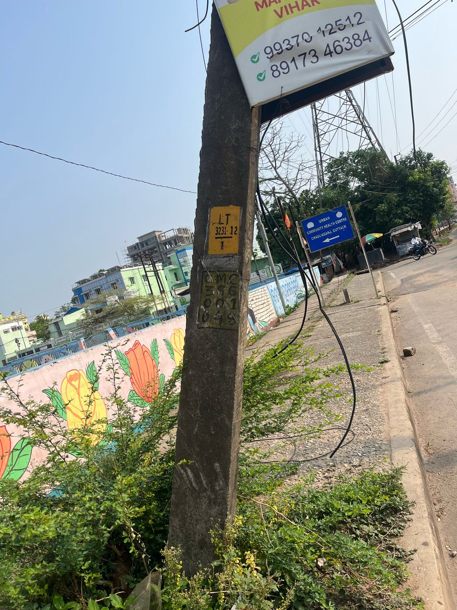 TeamSCCPCT's tweet photo. 📍Near Chauliagunj CHC.
The pole is in a very dangerous state and can cause damage to passersby. 

Kindly help to replace the electric pole as soon as possible.
@TeamSilverCity 
@TPCentralOdisha https://t.co/Kacfjnje1L
