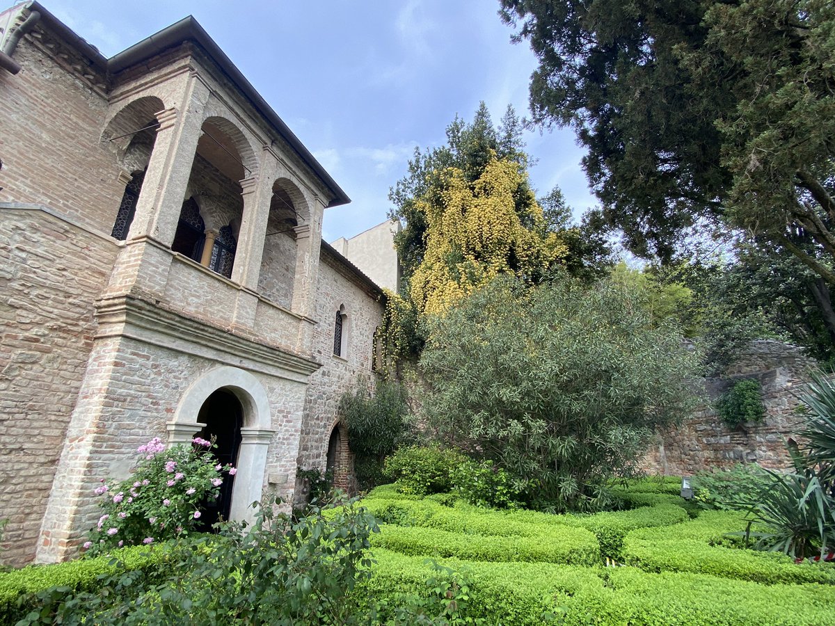 maxfurini's tweet photo. Arqua’ Petrarca. La casa di Francesco Petrarca. #travel #travelphotography #fotografia #art #architecture #architwitter @TurismoVeneto https://t.co/ASJbmf1ZZG