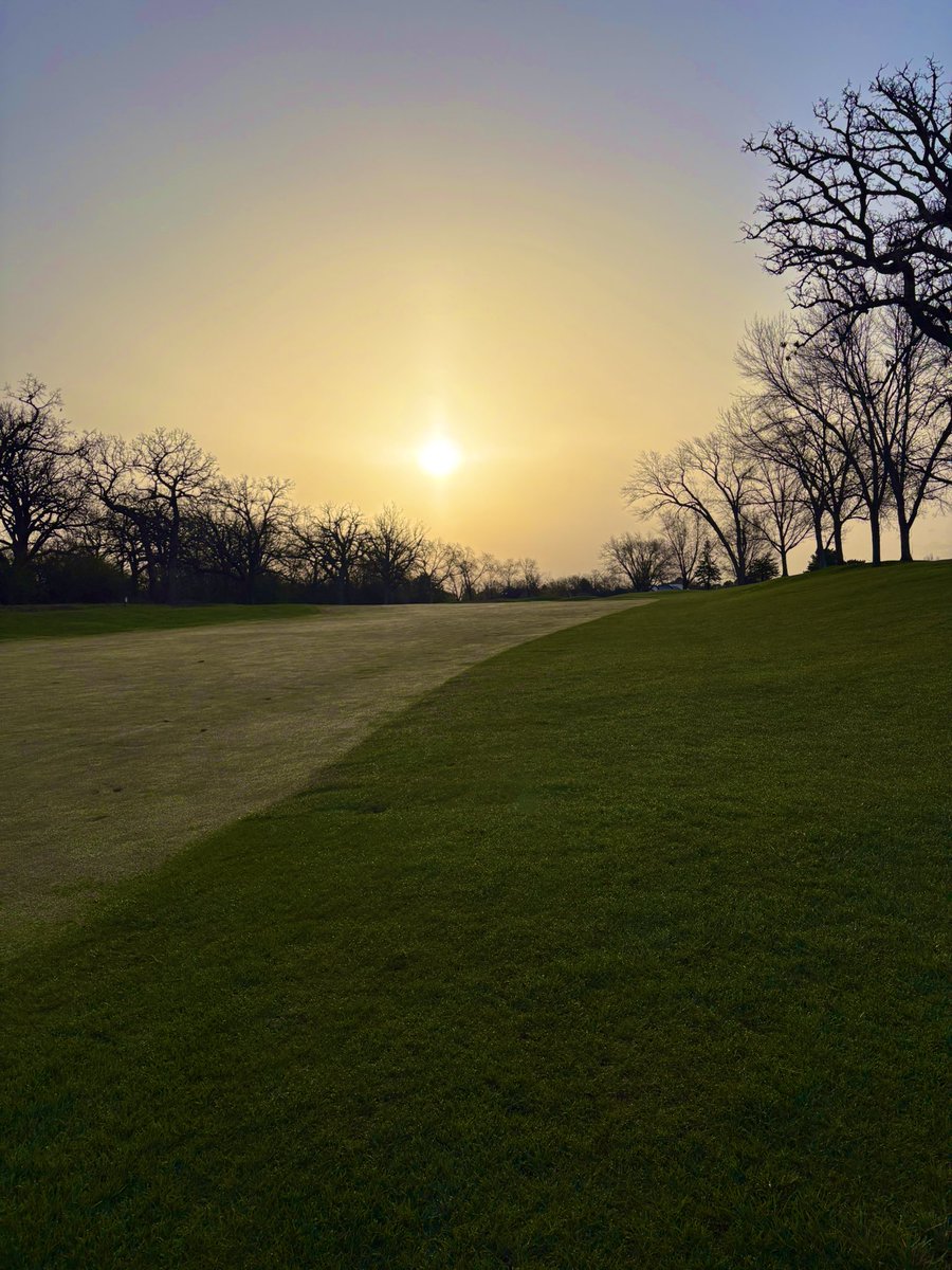 Hoppy Easter SUNday! Glorious morning on hole 5 at Willow Crest Golf Club… my favorite time of the day!

Hope the bunny has visited you all!

#serenity #calm