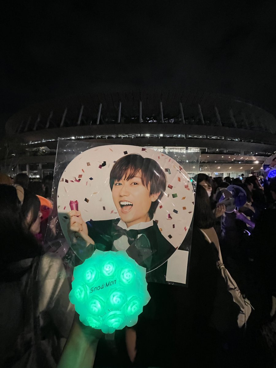 miimii_desu's tweet photo. 阿部ちゃん、可愛すぎた😩💚🩷
グレーのフーディー姿アップで
もう気絶しそうでした💚

編み込みの髪💚
にっこり笑顔💚
ブンブン、お手振り💚
スタンドに向かって、大きなハグ💚

もうねぇ　生粋のアイドルなのよ

たくさんの愛を
ありがとう😊

#SnowMan_1ststadiumlive 
#SnowMan国立競技場ライブ https://t.co/6XanB3yioZ